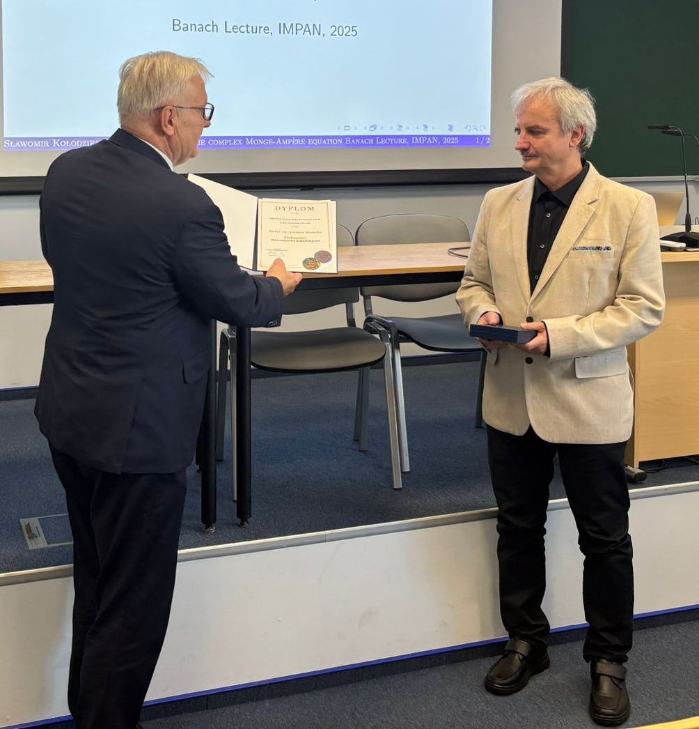 Medal.Banacha2025.prof.Kolodziej.prezes.PAN.M.Konarzewski